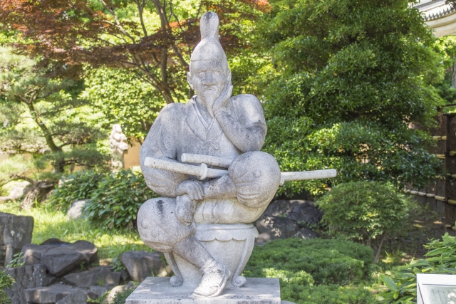 Stone statue of Shikamizou 
